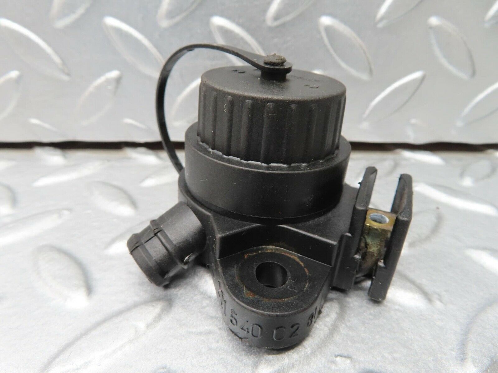 16380 Mercedes-Benz W124 260E Diagnostic Connector 2015400282