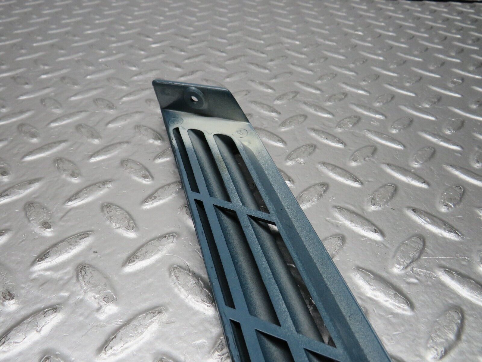 30809 Mercedes-Benz W201 190E 2.0L C Pillar Exterior Cover Left Side 2016980189