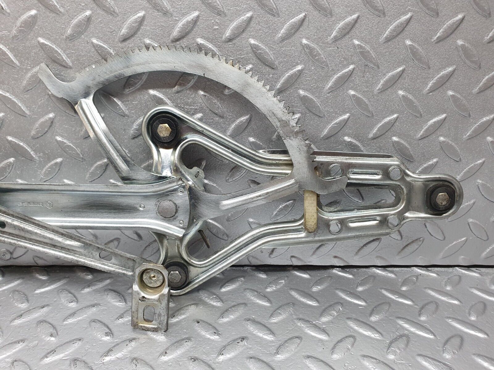 41401 Mercedes-Benz W124 200E Front Left Power Window Regulator