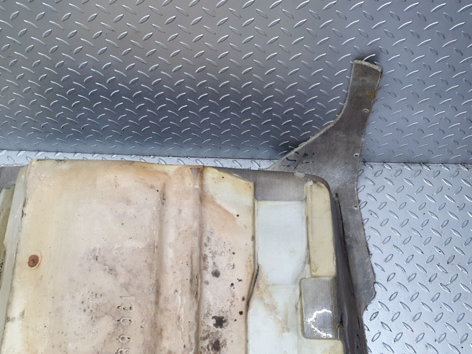 41136 Mercedes-Benz W126 300SE Rear Floor Carpet Beige 1266801546