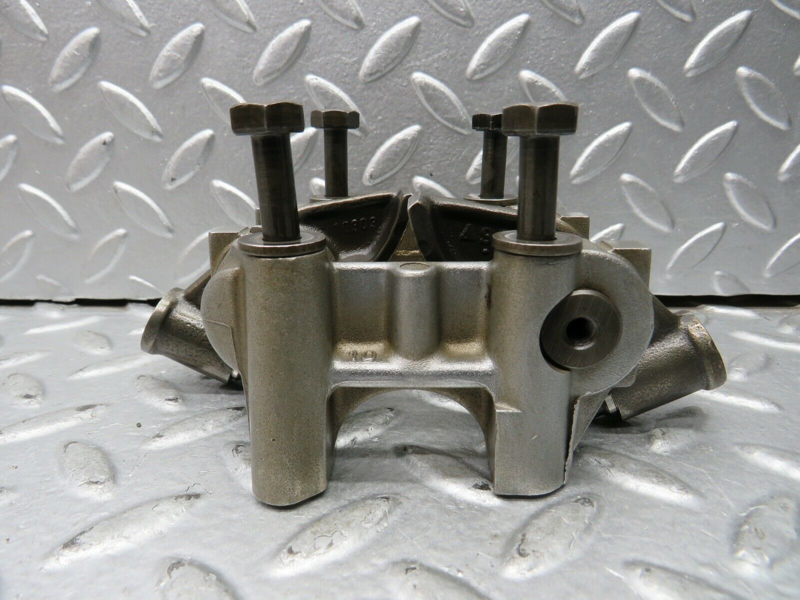 21743 Mercedes-Benz W126 300SE Rocker Arms Camshaft Bearing Block 1030510610