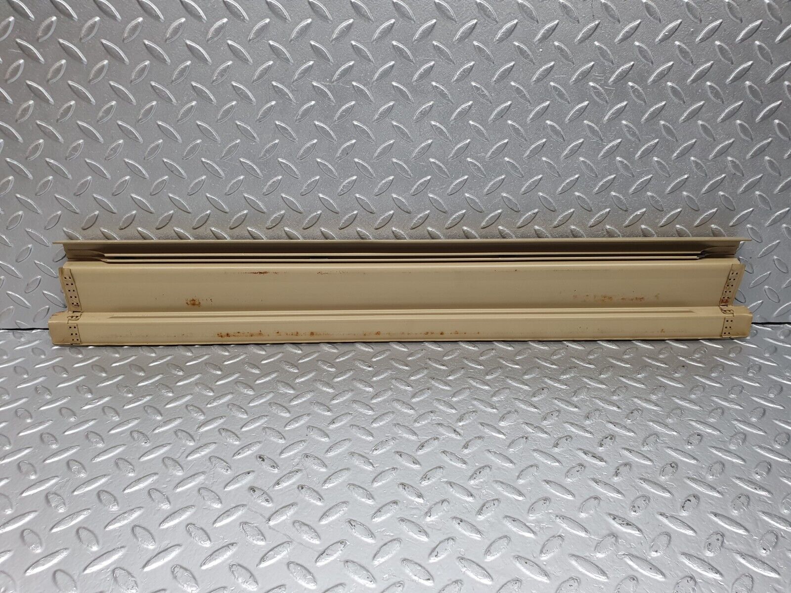 40943 Mercedes-Benz W126 300SE Front Right Door Sill Trim Beige
