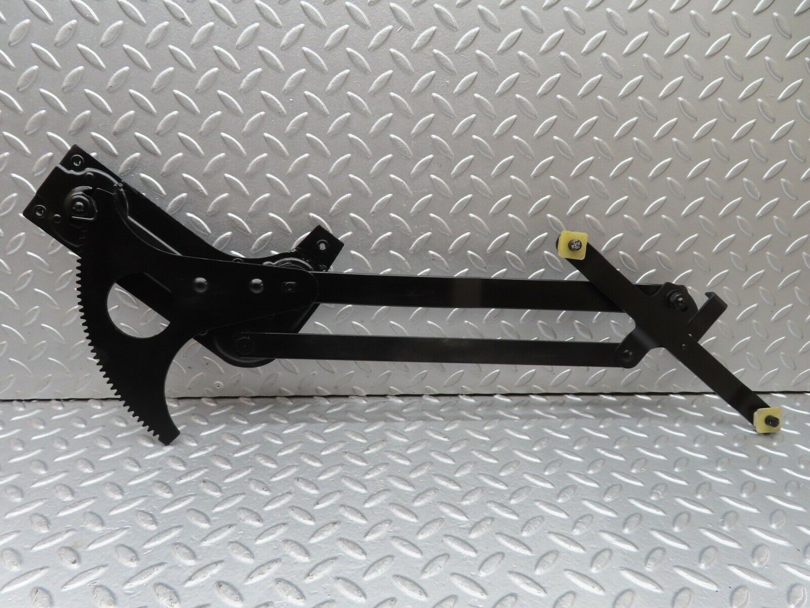 18416 Mercedes-Benz W111 220SE Coupe Front Right Manual Window Regulator