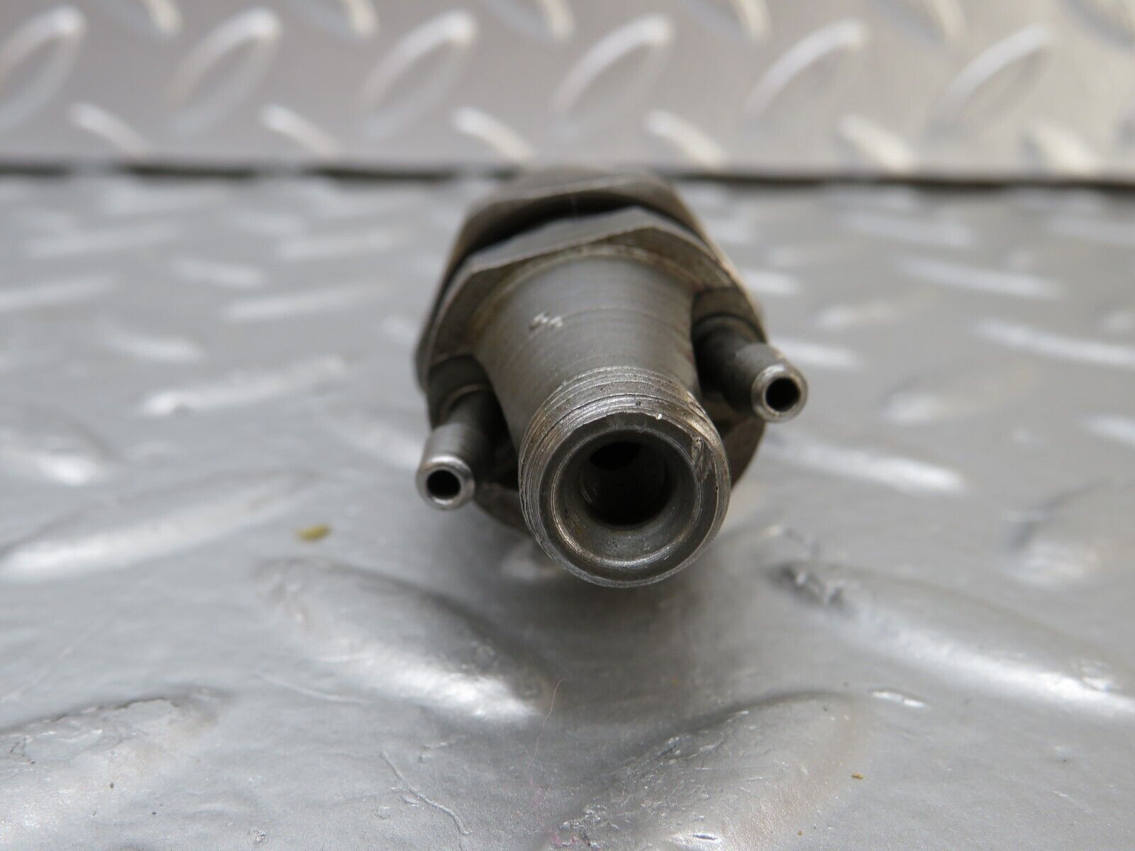 25528 Mercedes-Benz W123 200 Fuel Injector Bosch KCA27S55067
