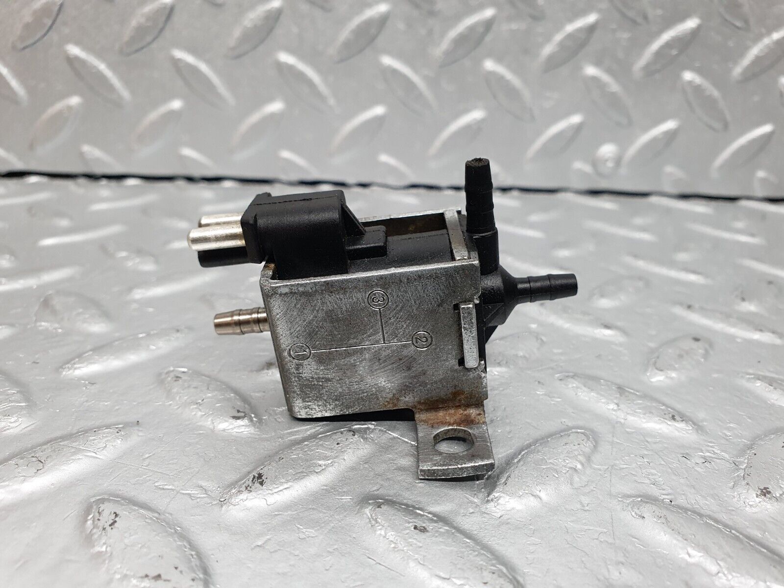 40947 Mercedes-Benz W126 300SE Vacuum Solenoid Binder 0015408697