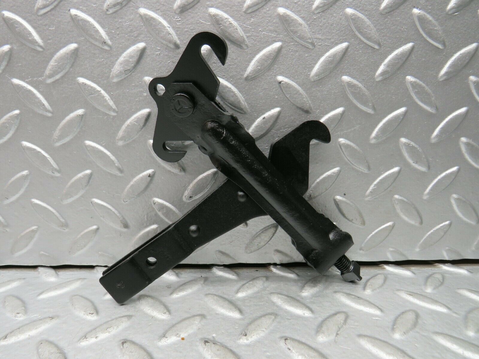 22149 Mercedes-Benz S123 280TE Wagon Handbrake Adjusting Handbrake Regulator