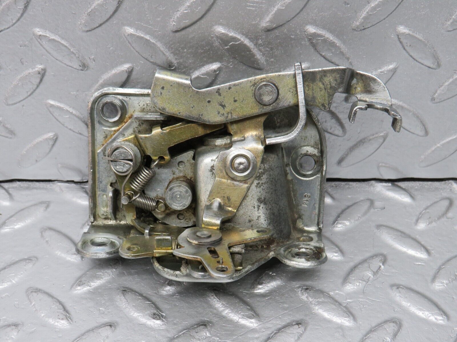 39093 Mercedes-Benz R107 500SL Coupe Right Door Lock Mechanism