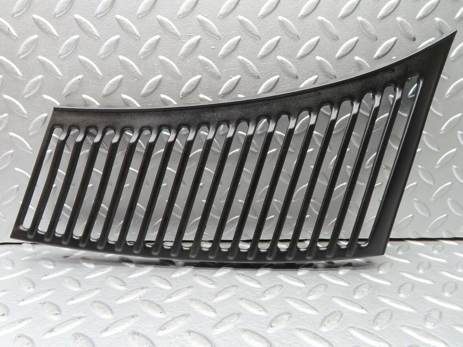 20864 Mercedes-Benz R107 450SL Air Intake Grill Left Side
