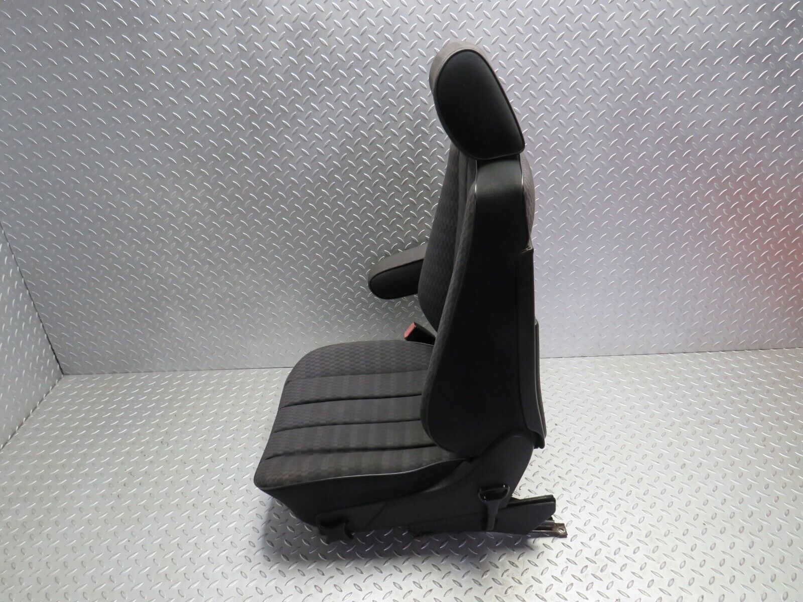 31574 Mercedes-Benz W201 190LE 1.8L Front Left Passenger Seat Black 2019101450