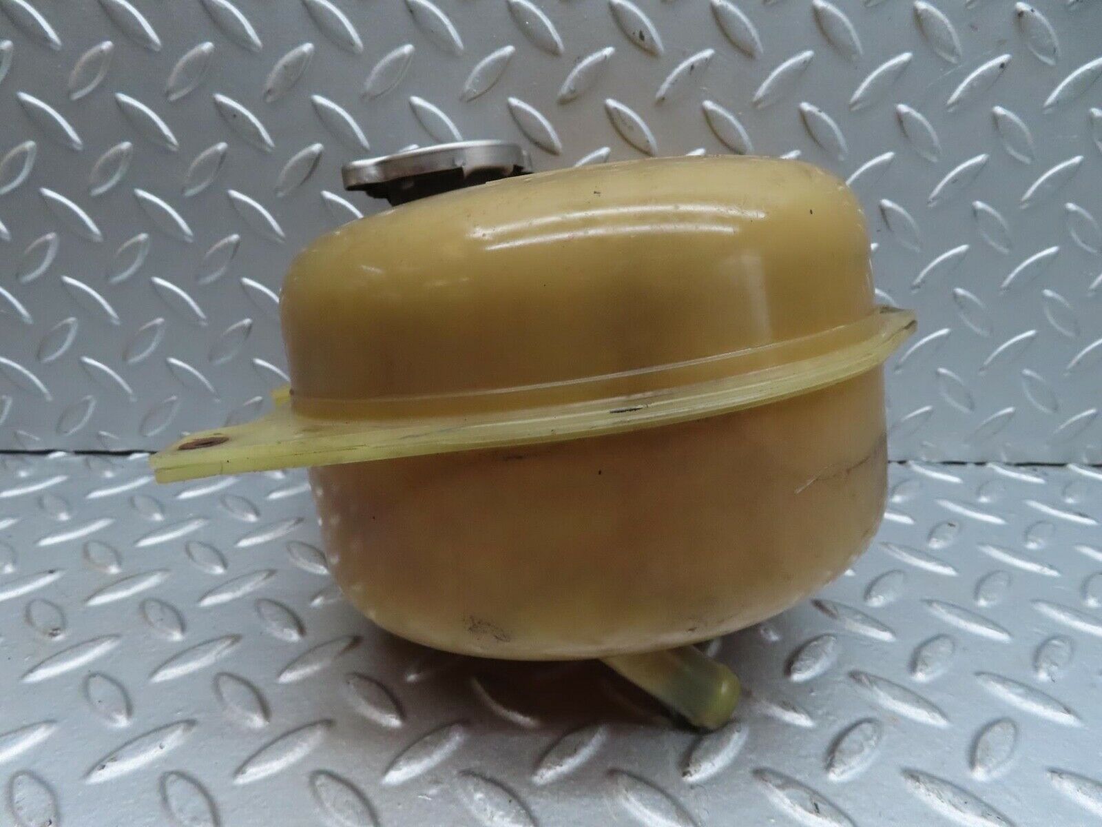 13843 Mercedes-Benz R107 450SL Coolant Tank Reservoir Behr 1075000149