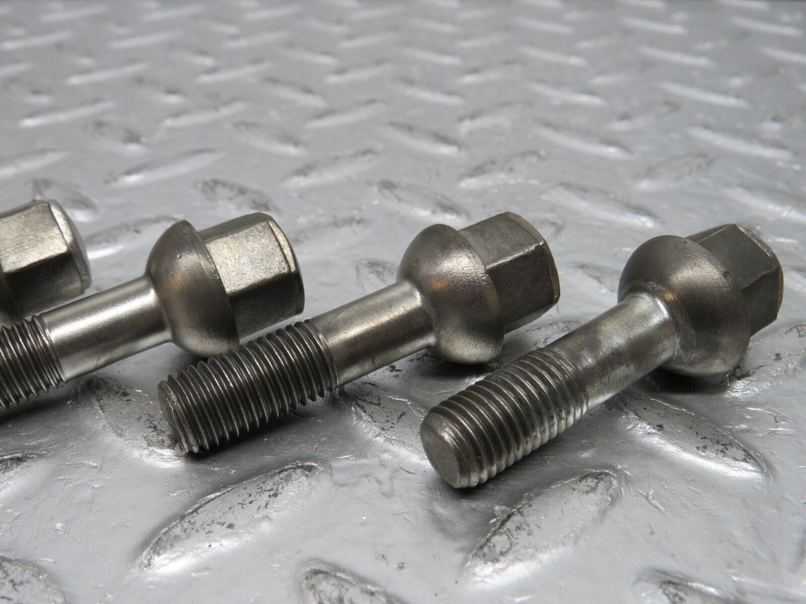 32639 Mercedes-Benz 5x Alloy Wheel Lug Bolt M12x1.5