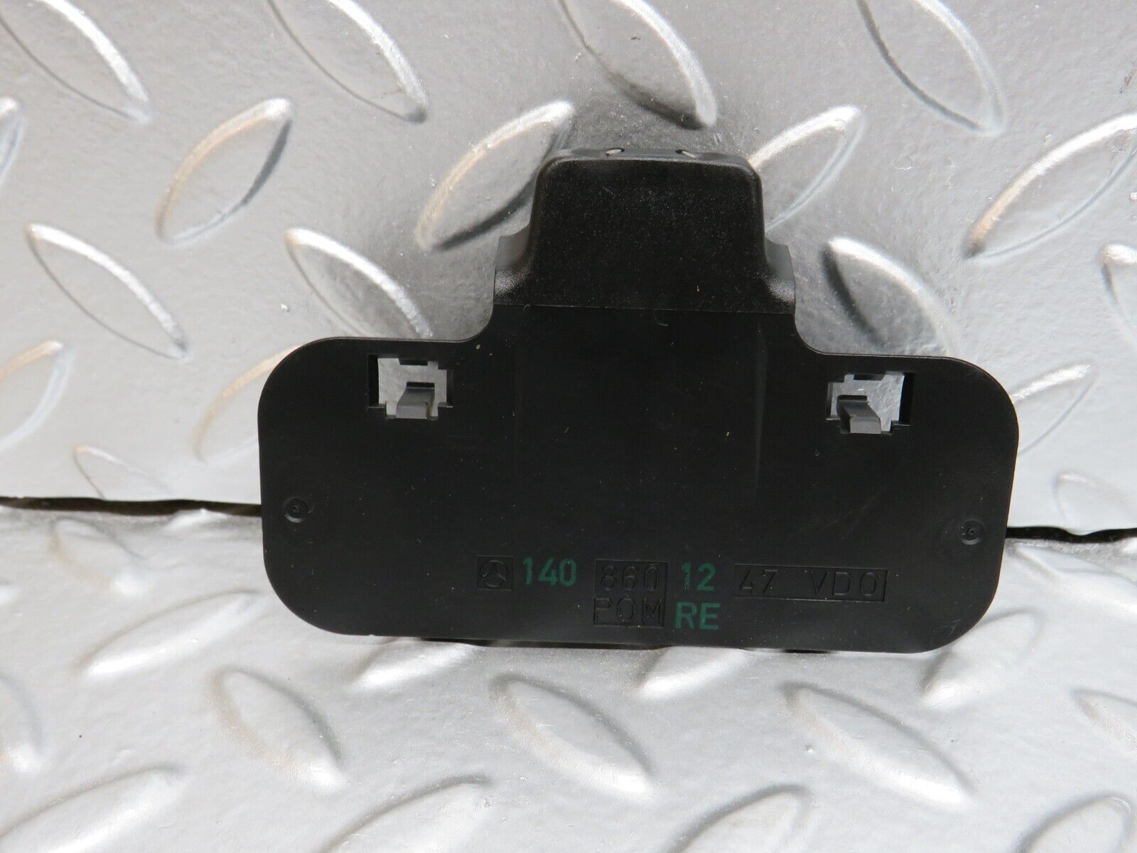24635 Mercedes-Benz W140 S320 Front Heated Windscreen Washer Nozzle 1408601247