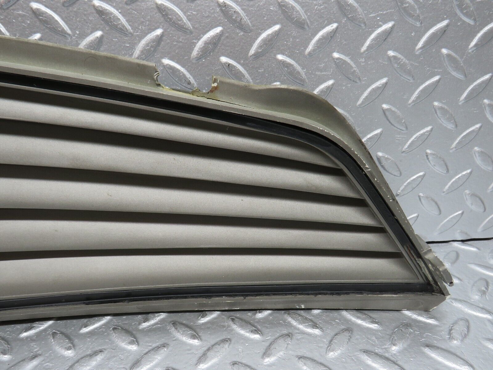 0706 Mercedes-Benz C107 350SLC Coupe Side Window Louvre Rear Left