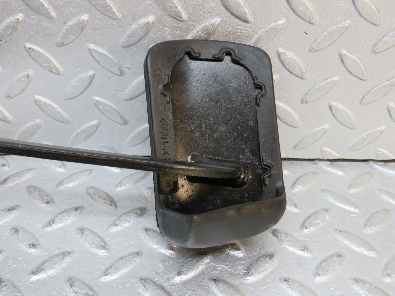37973 Mercedes-Benz A124 320E Cabriolet Brake Pedal With Rubber 1232910082