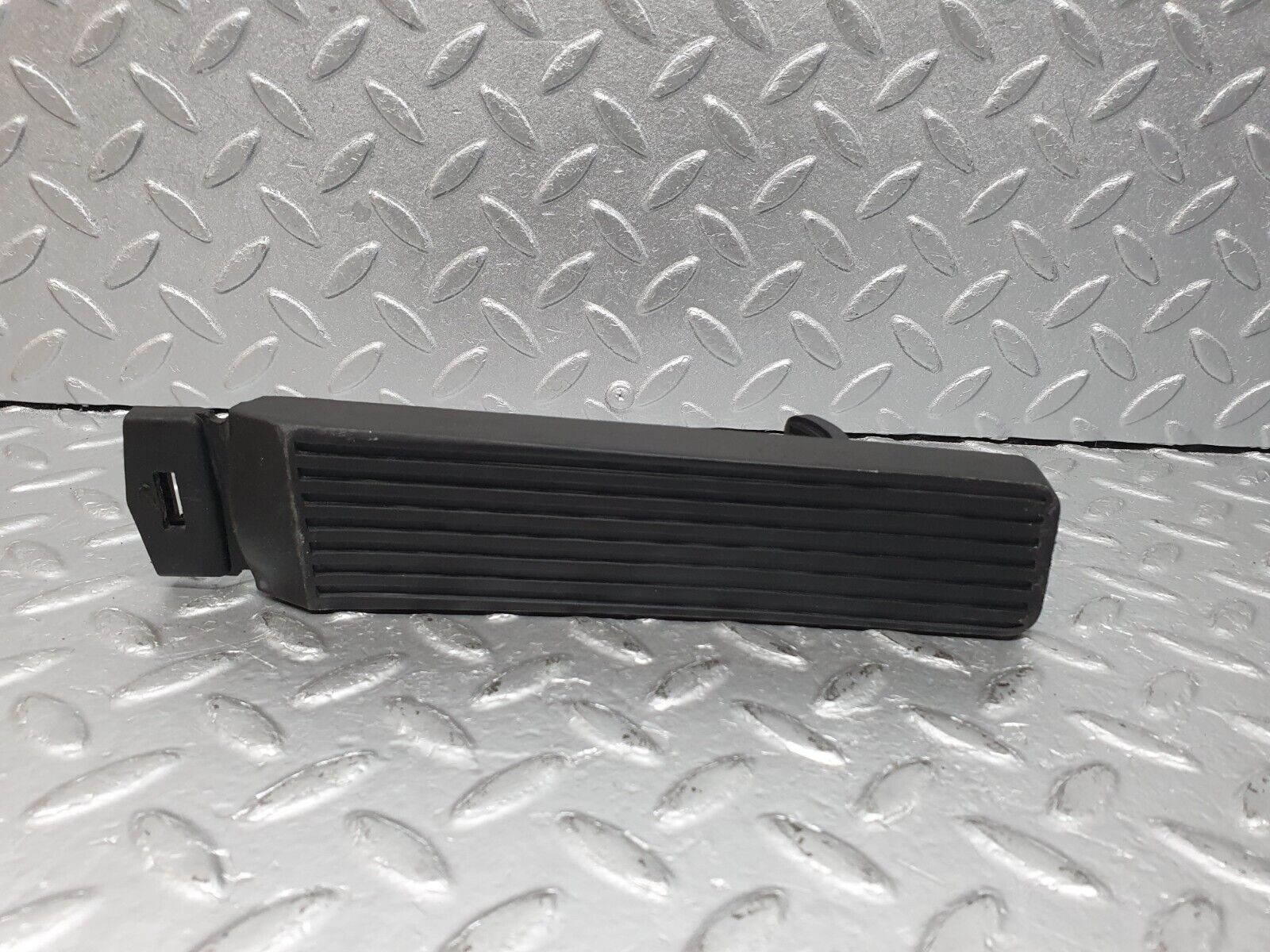 41059 Mercedes-Benz W126 300SE Accelerator Pedal With Rubber 1233010082 1263000504