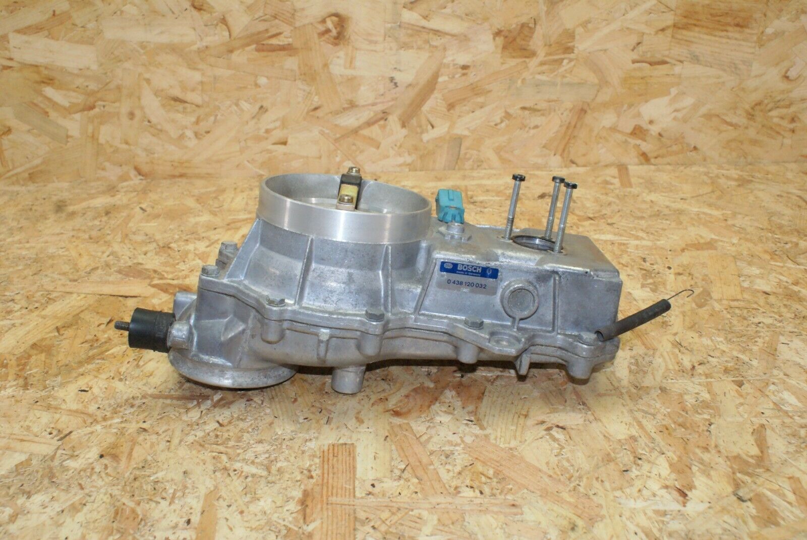 2350 Mercedes-Benz W123 280E Air Flow Mass Meter Sensor Bosch 0438120032