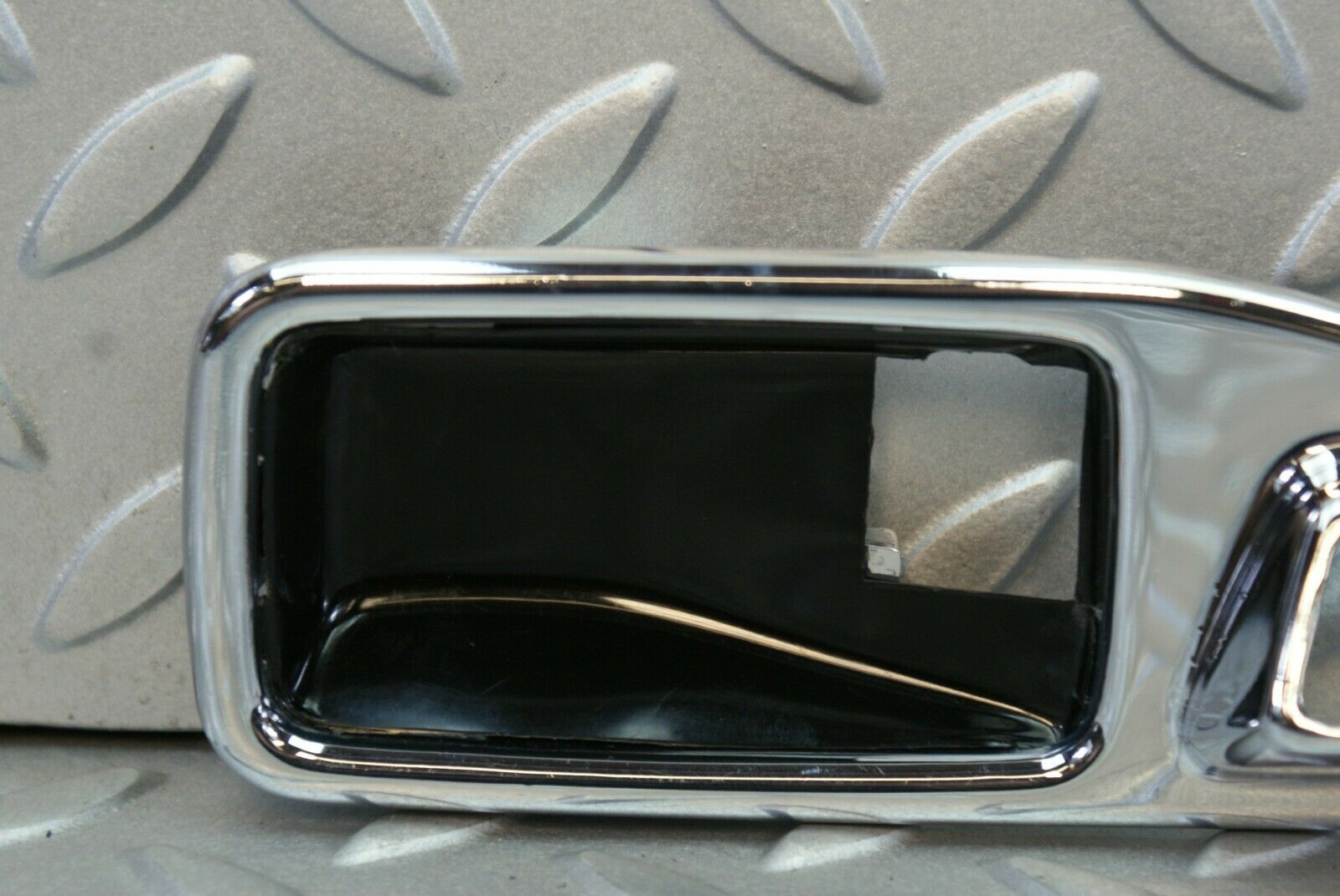 2753 Mercedes-Benz C123 280CE Coupe Chrome Frame For Door Opener Left 1167660111