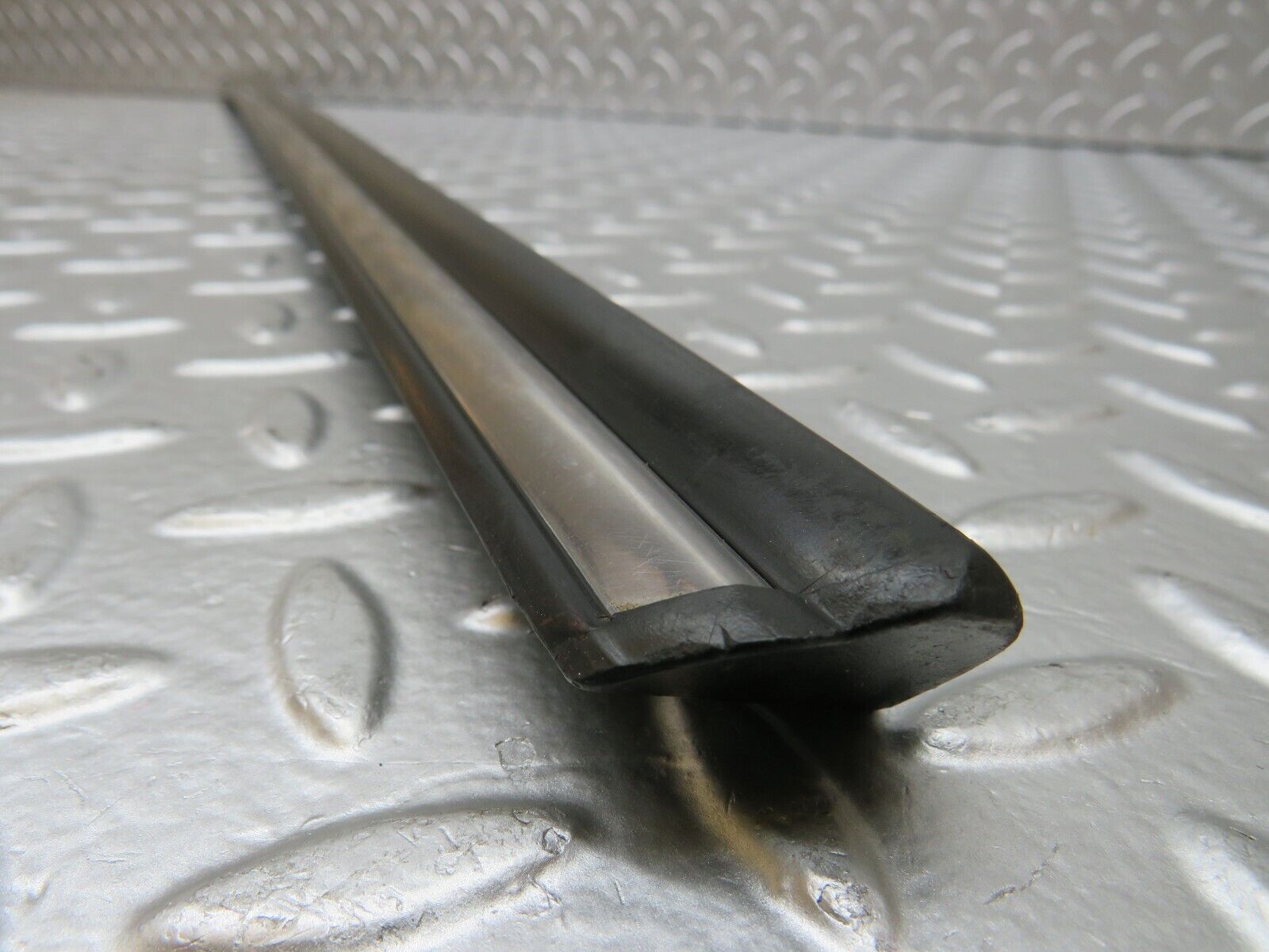 25600 Mercedes-Benz W123 200 Front Right Door Lower Moulding Trim