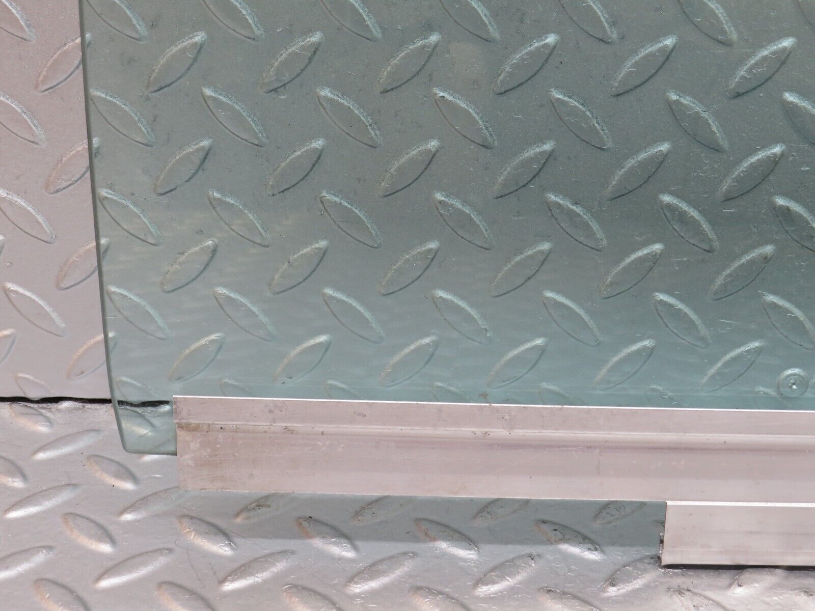 36039 Mercedes-Benz W126 420SE Rear Right Door Window Glass