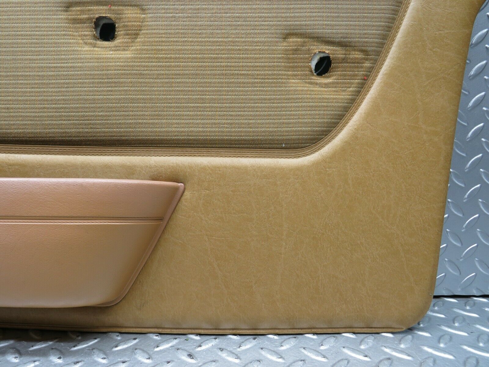 21958 Mercedes-Benz S123 280TE Wagon Front Right Door Card Palomino