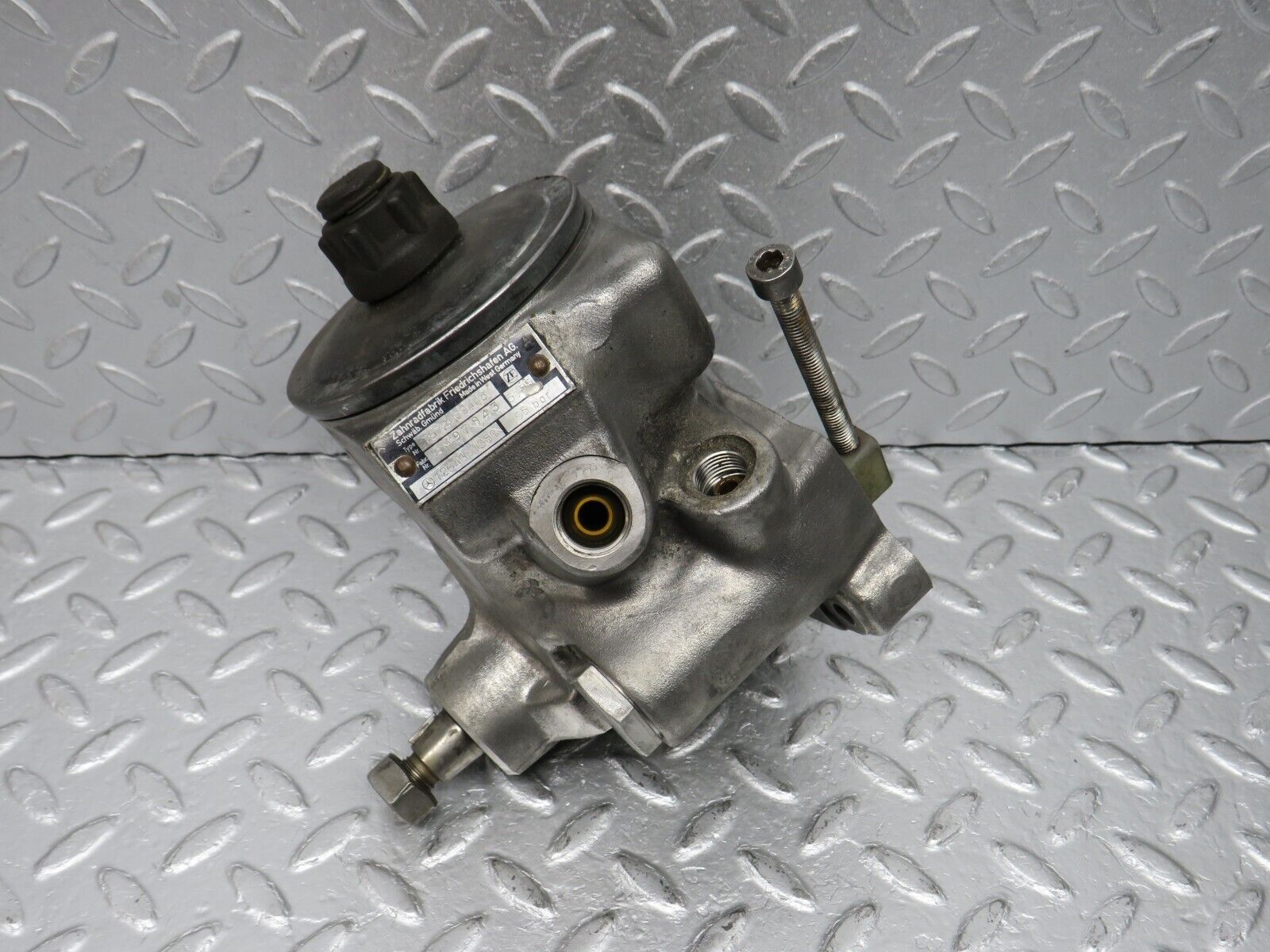 39224 Mercedes-Benz R107 500SL Power Steering Pump 1264601380 7672900448