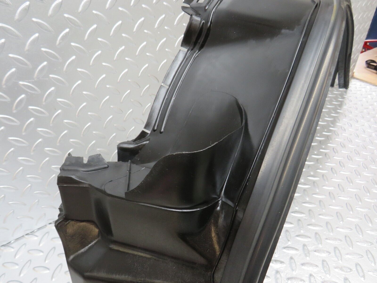 25237 Mercedes-Benz W201 190D Inner Mudguard Panelling Front Right 2018840235