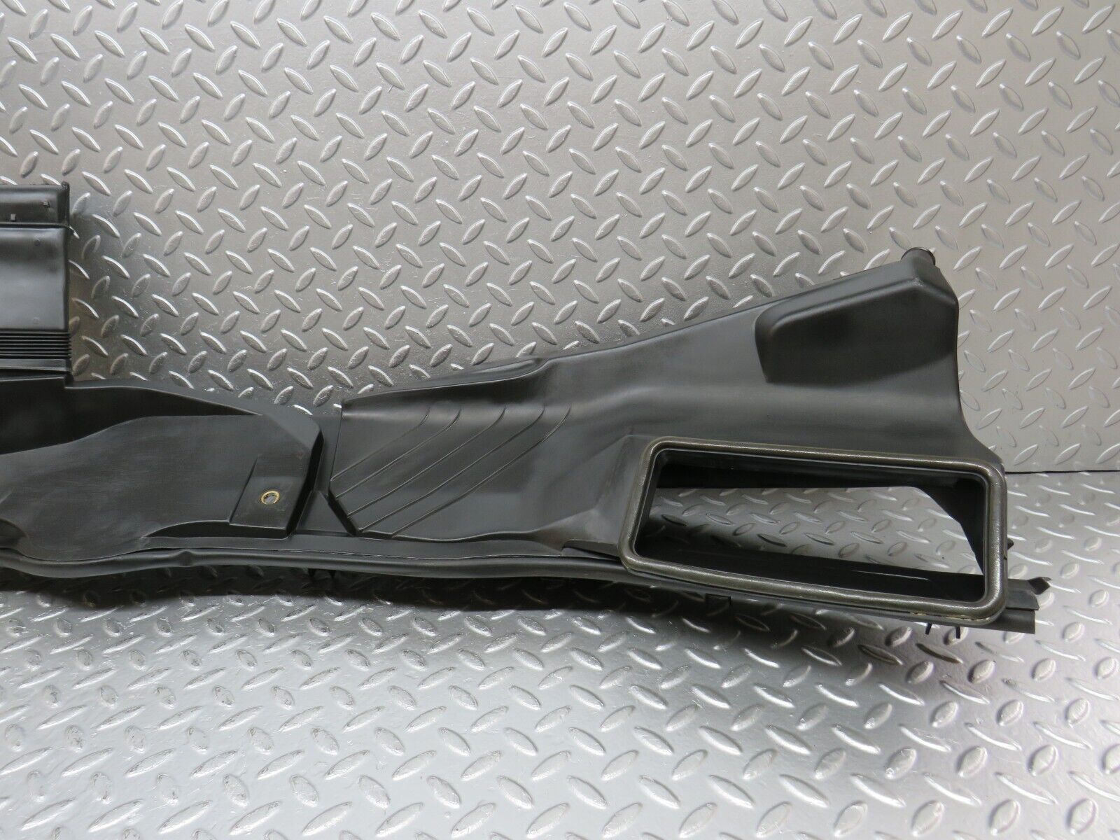 33514 Mercedes-Benz W202 C180 Air Duct 2028300144 2028300325