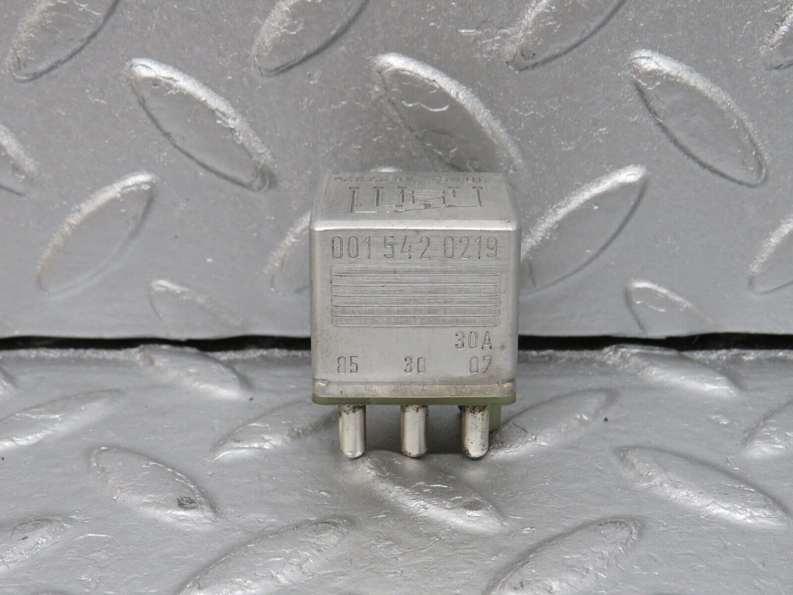 40687 Mercedes-Benz W123 300D Multi Purpose Relay 0015420219