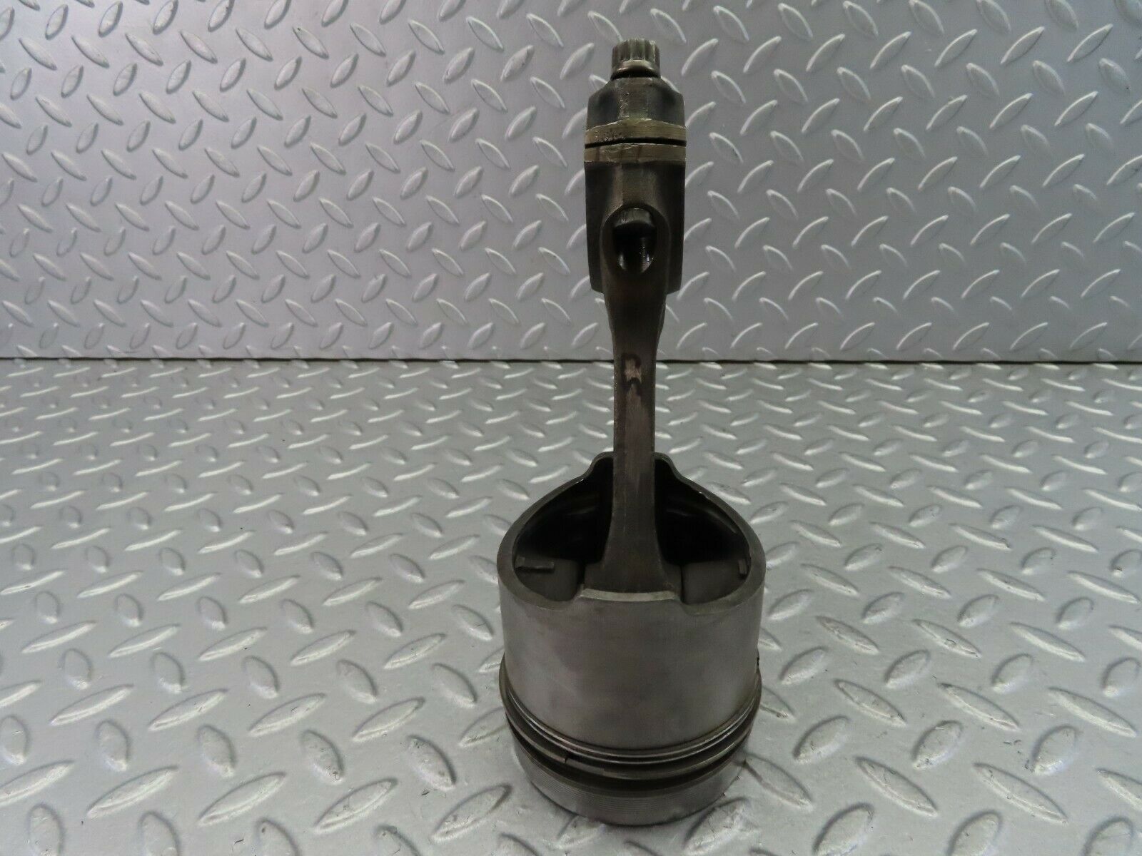 8040 Mercedes-Benz W115 220D Piston With Connecting Rod 87.03 mm