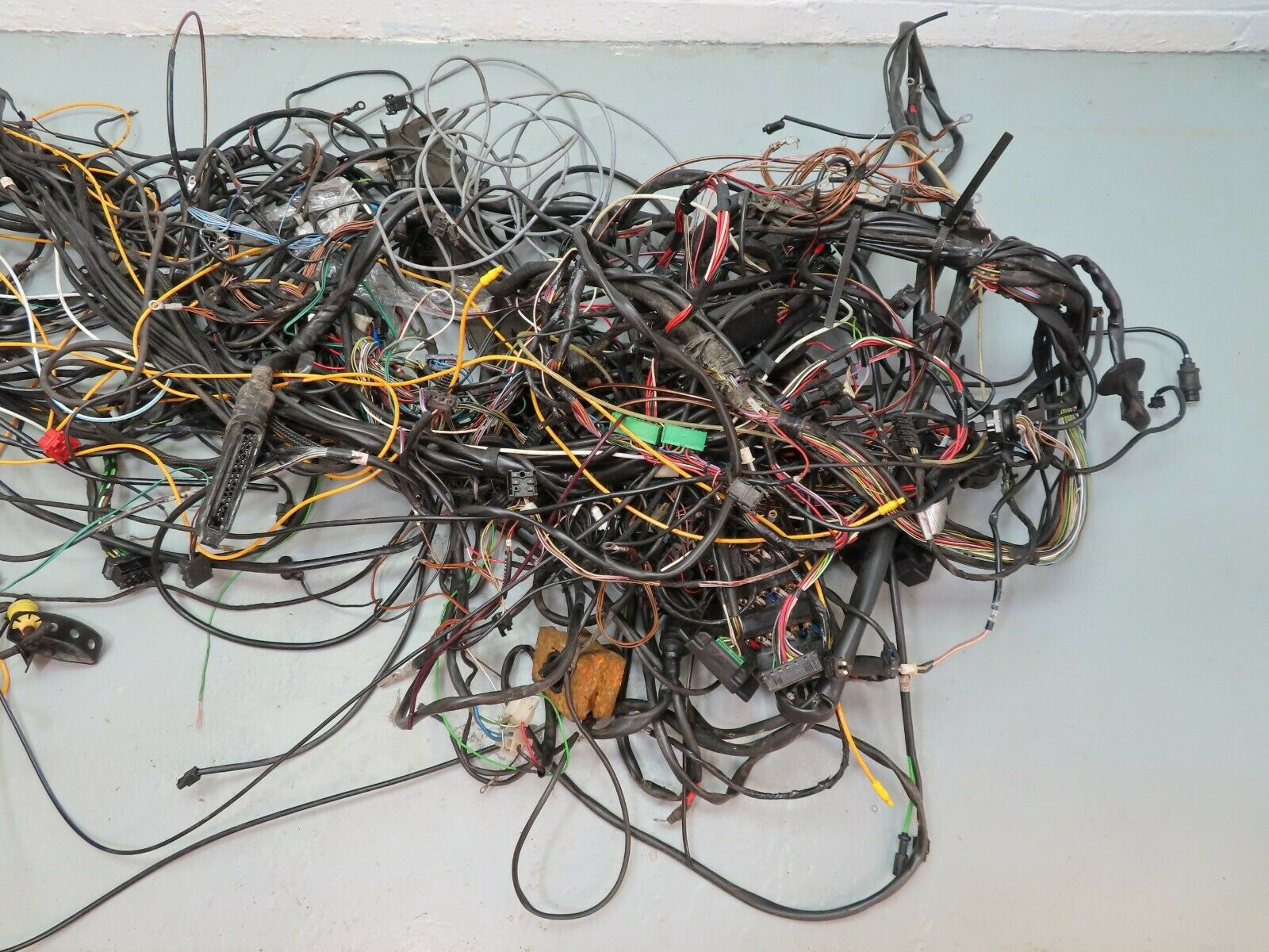 5942 Mercedes-Benz W124 230E Engine Chassis Body Wire Wiring Harness