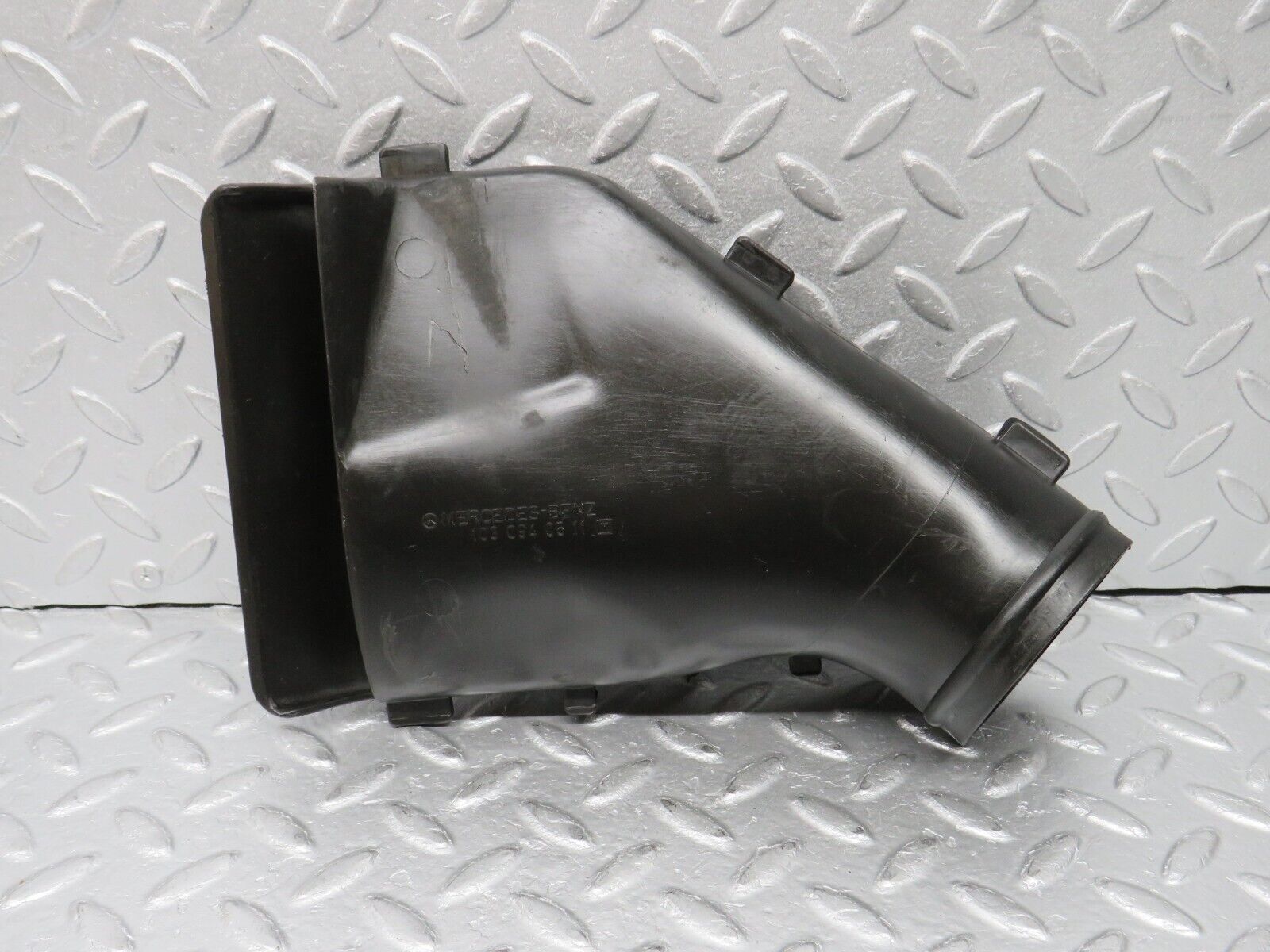 38779 Mercedes-Benz W201 190E 2.6L Air Intake Suction Pipe With Temperature Sensor 1030940511 0280130047