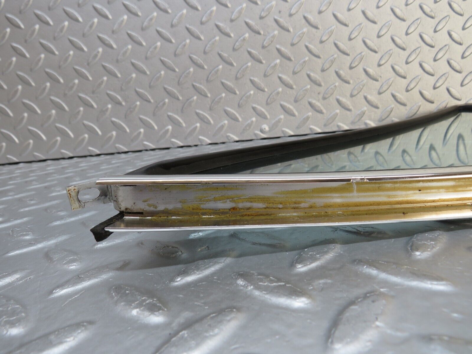 37516 Mercedes-Benz W109 300SEL Rear Right Quarter Window Glass