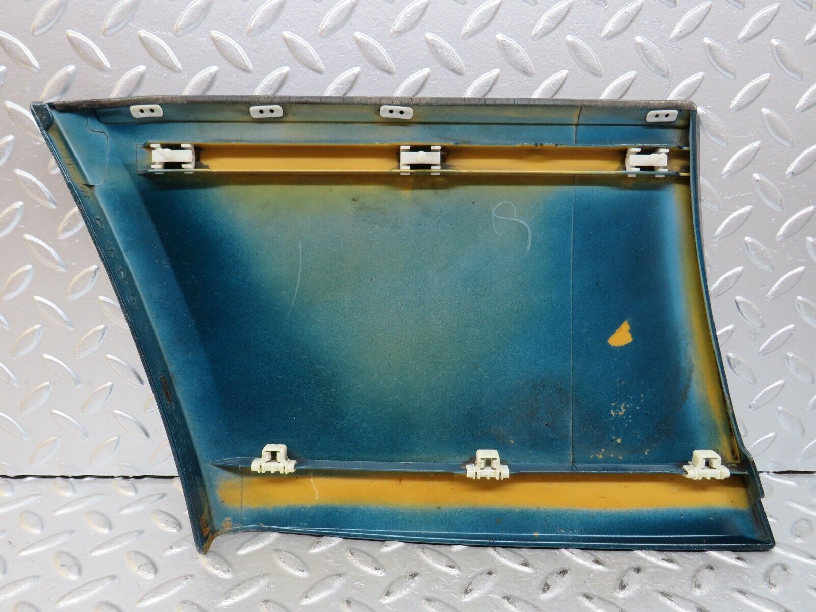 27657 Mercedes-Benz S124 300TE Front Right Fender Wing Moulding Trim 1246901440