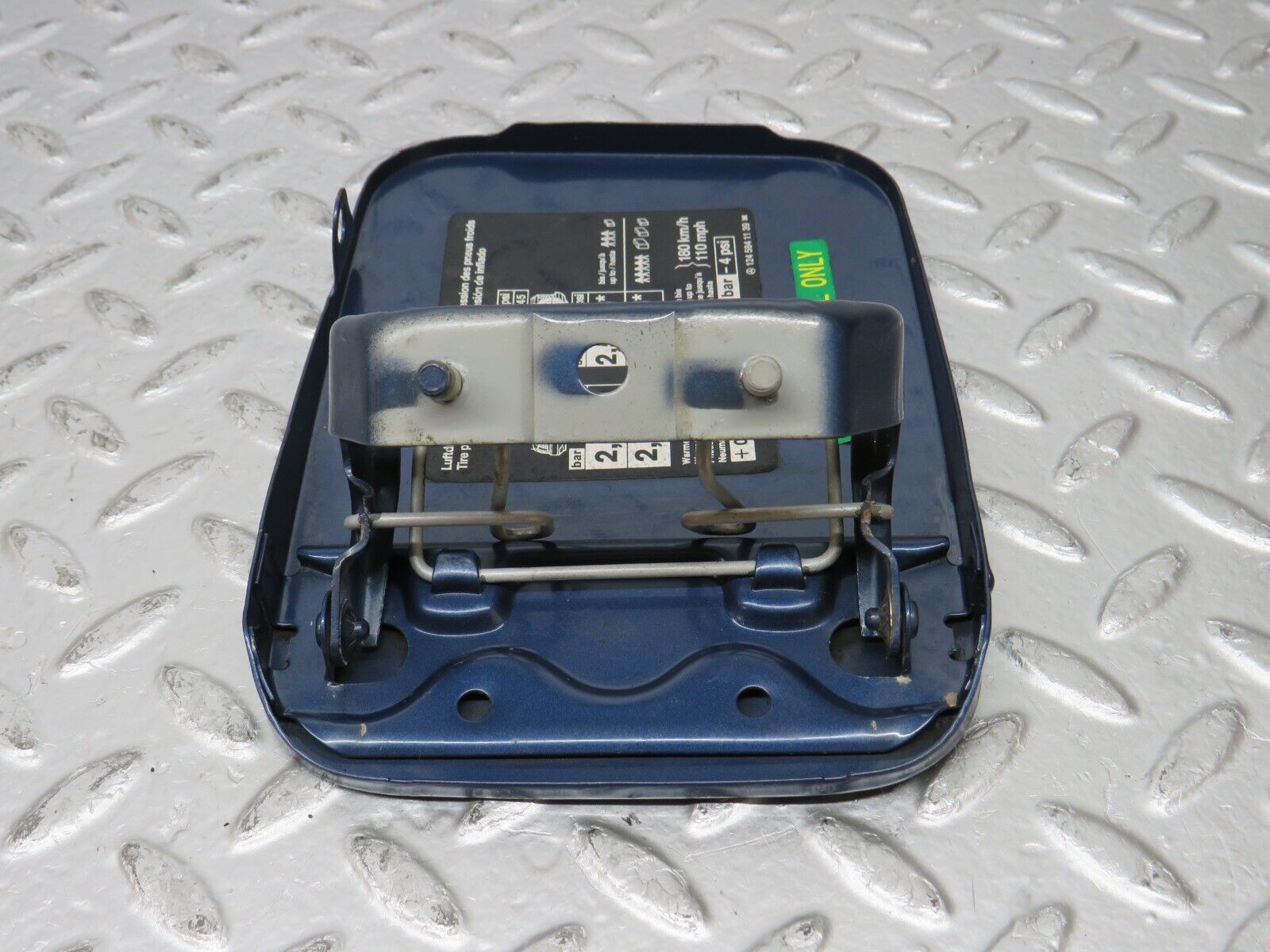 31307 Mercedes-Benz S124 220TE Wagon Fuel Tank Flap Cap 1245841139