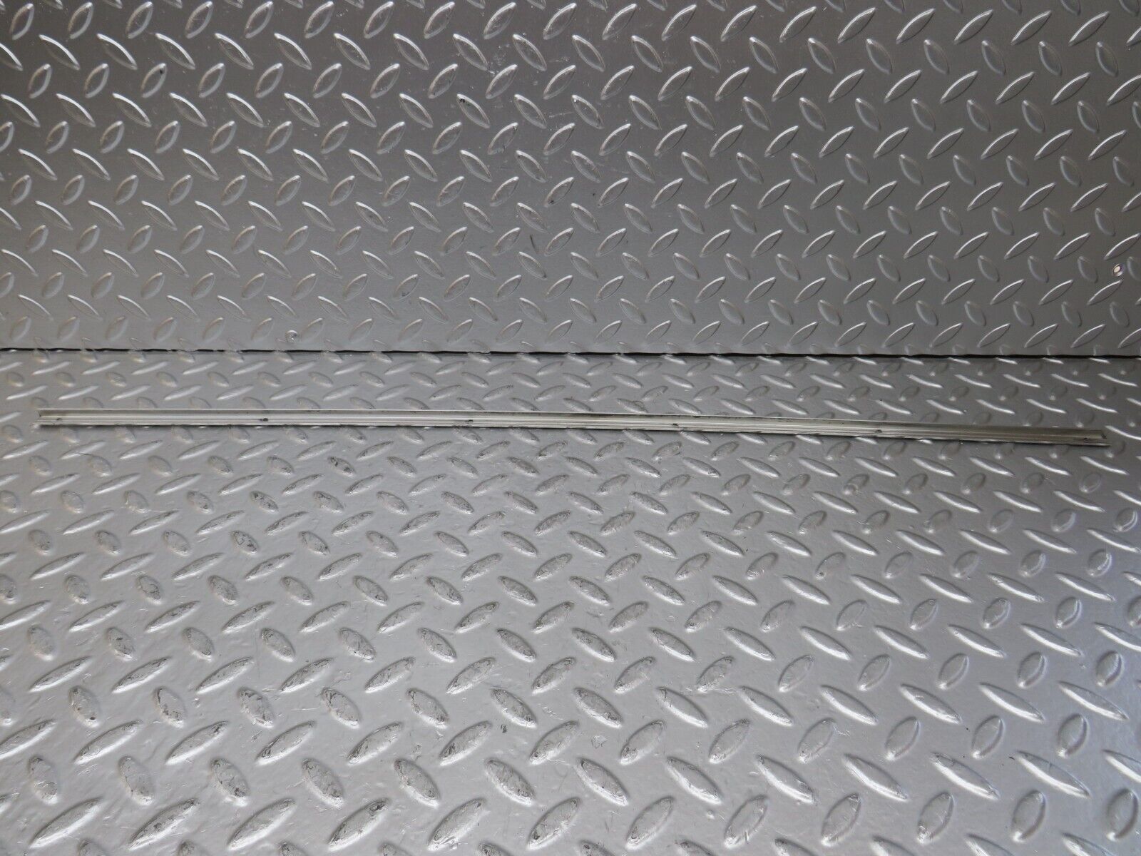 25804 Mercedes-Benz W124 280E Sunroof Chrome Trim