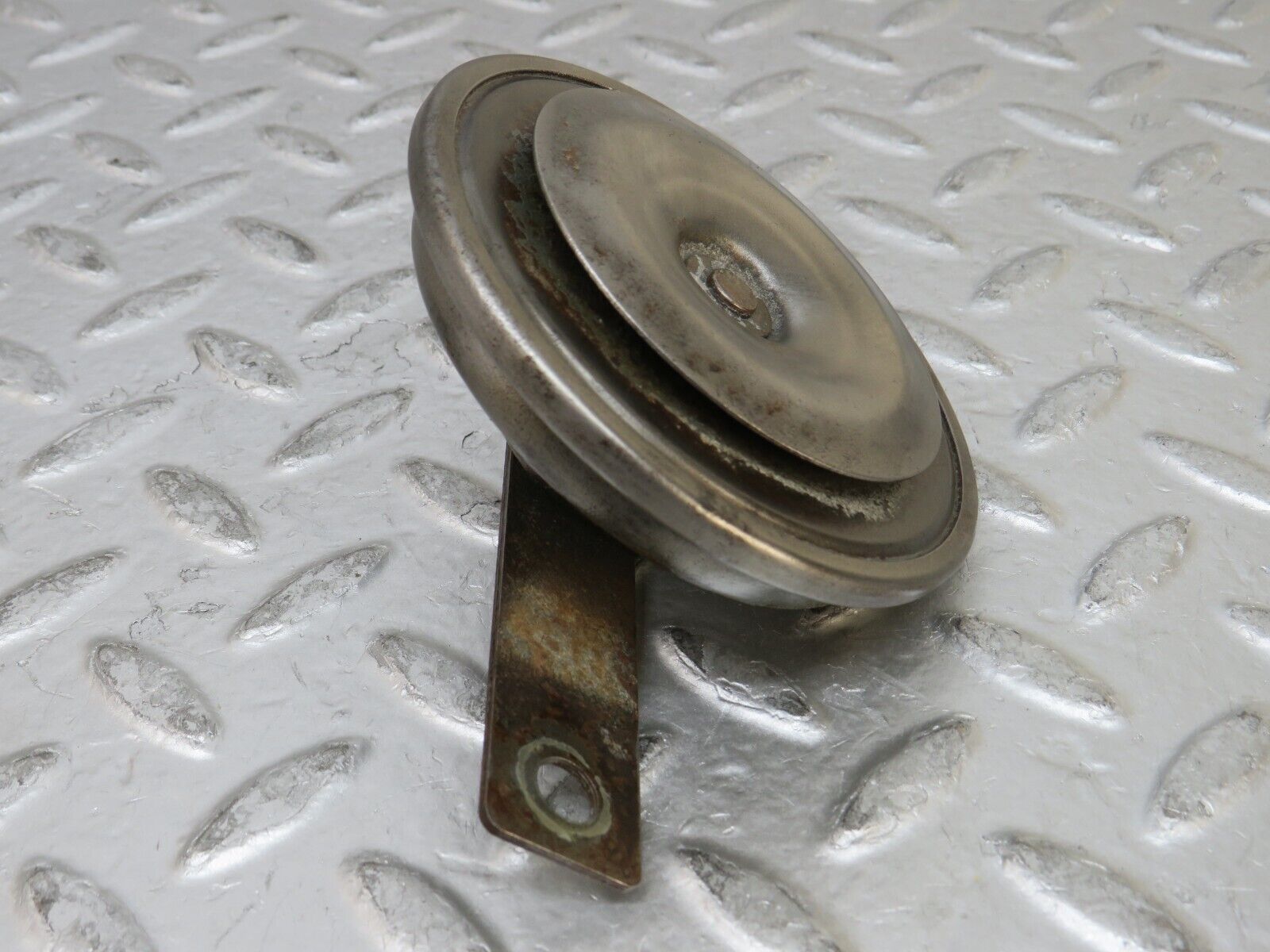 26900 Mercedes-Benz W123 240D Horn 0035424220