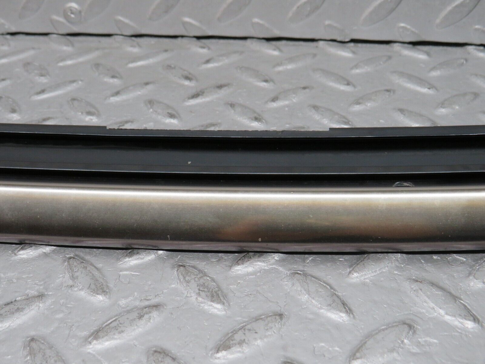 37889 Mercedes-Benz A124 320E Cabriolet Windscreen Top Moulding Trim
