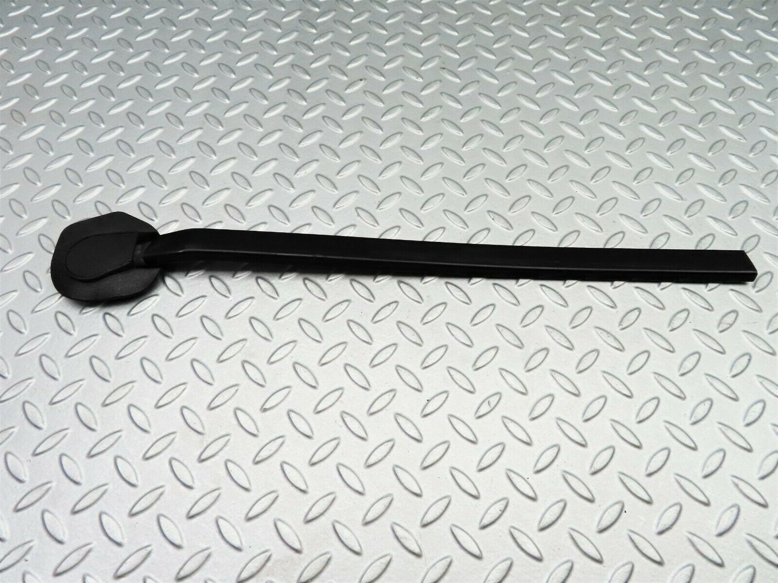 5659 Mercedes-Benz W123 200 Seat Belt Runner With Cover Left