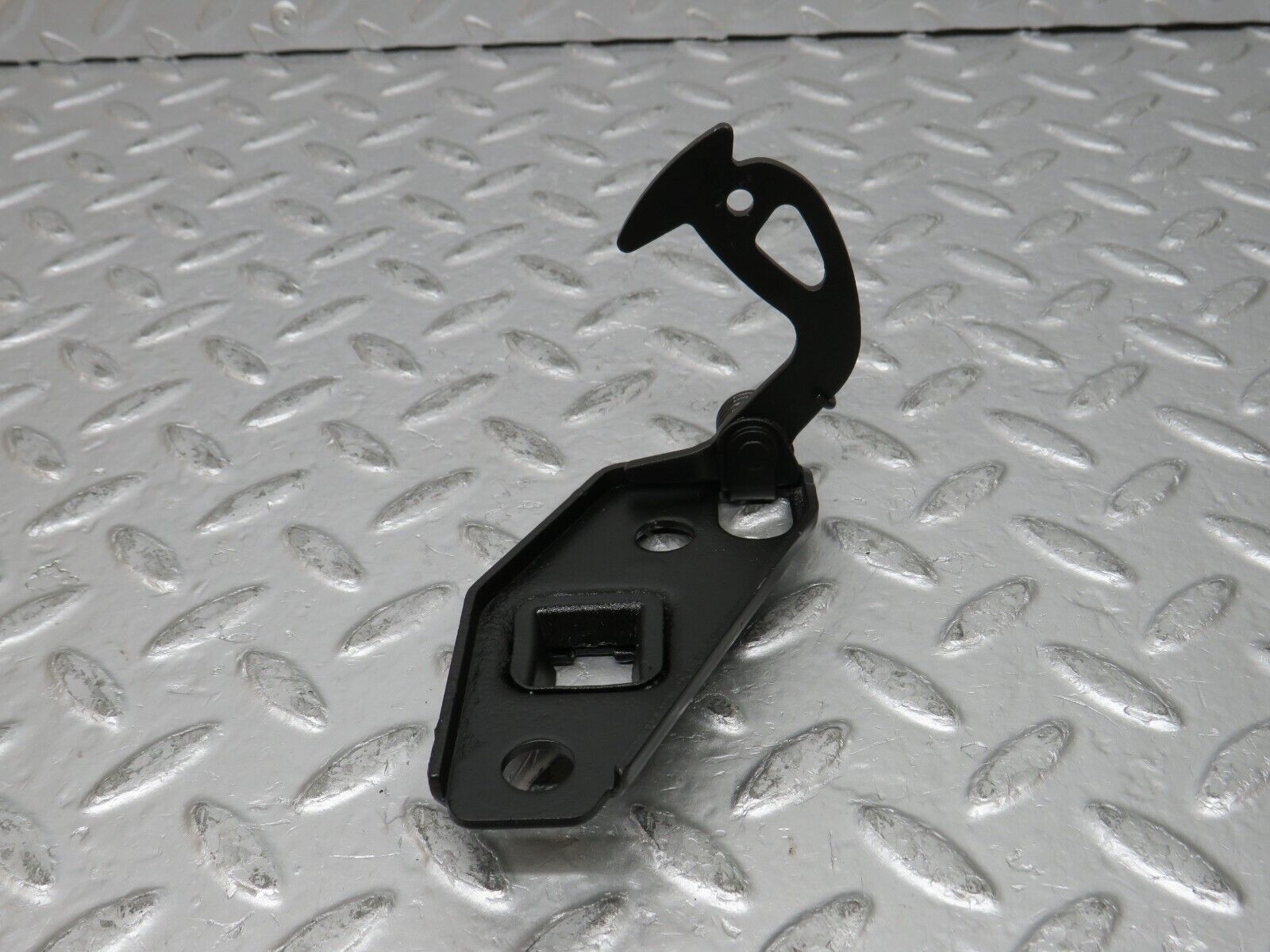 31782 Mercedes-Benz W201 190LE 1.8L Bonnet Safety Latch 2018800560