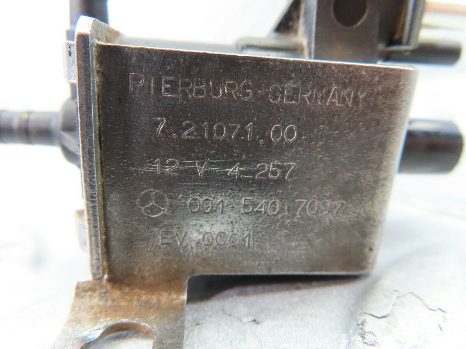 7747 Mercedes-Benz S123 230TE Wagon Vacuum Control Valve Pierburg 0015407097