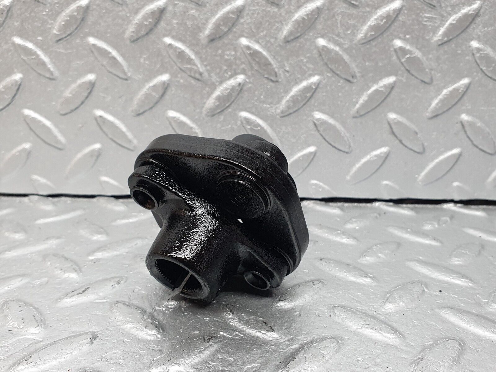 41528 Mercedes-Benz W124 200E Steering Column Lower Shaft Connector 1264620146