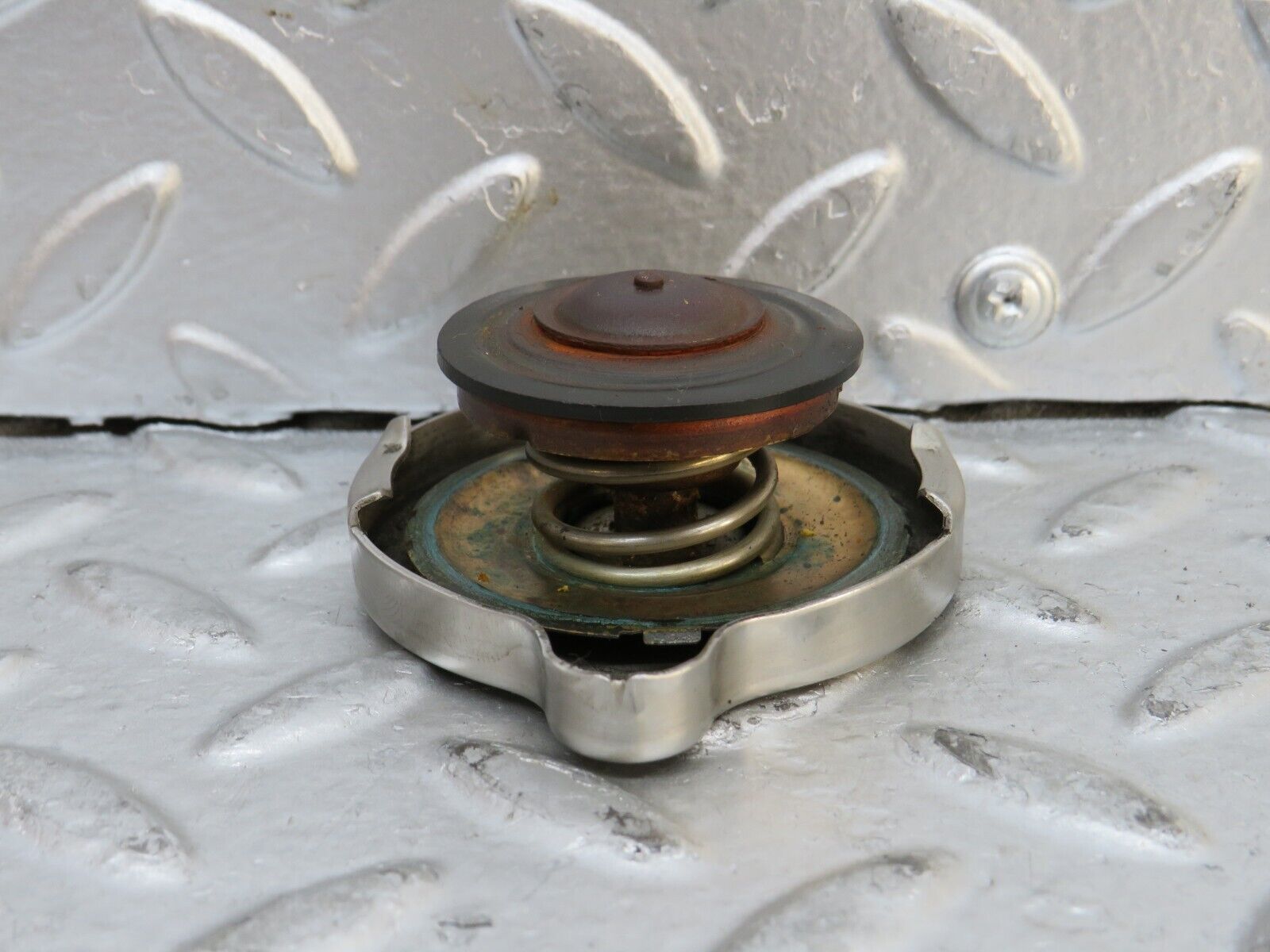 28325 Mercedes-Benz S123 240D Wagon Radiator Cap Behr 1235010015