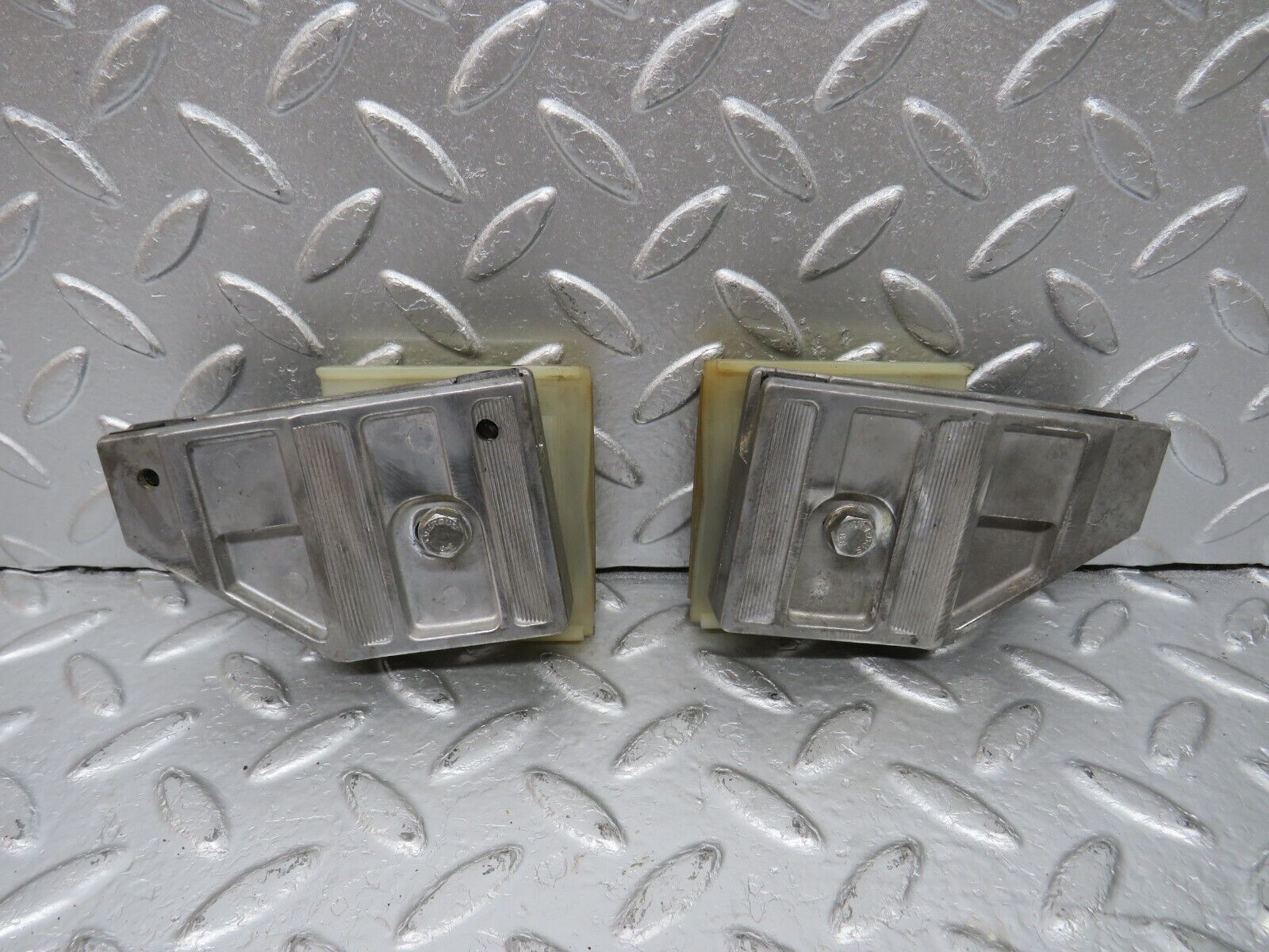 34390 Mercedes-Benz C126 380SEC Coupe Door Window Guide Bracket Pair