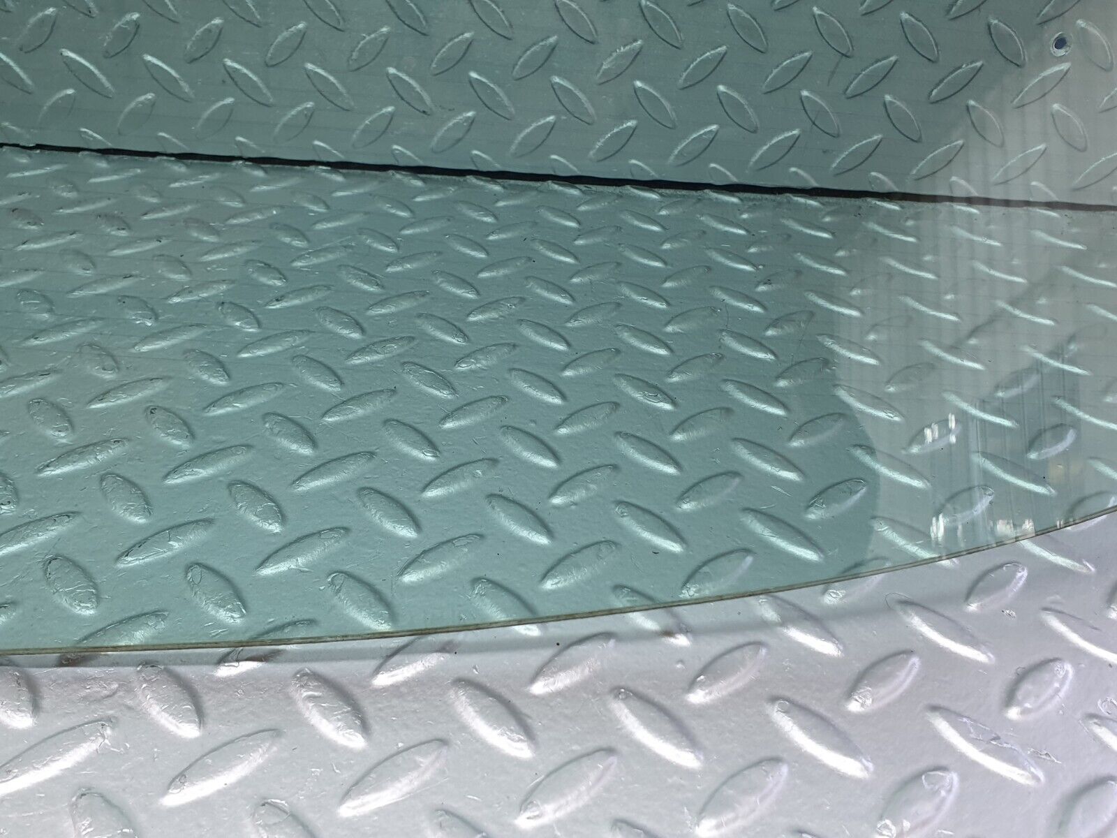 41260 Mercedes-Benz W126 300SE Rear Heated Windscreen Glass