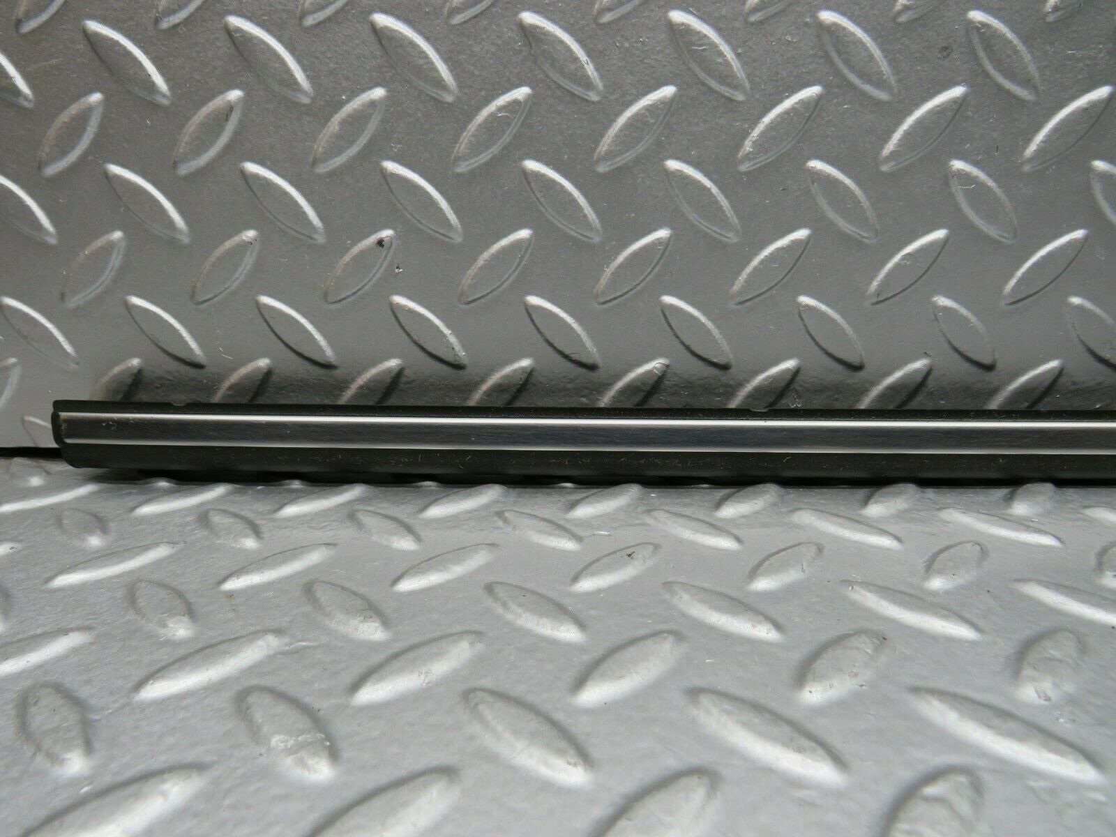 22022 Mercedes-Benz S123 280TE Rear Right Door Centre Moulding Trim