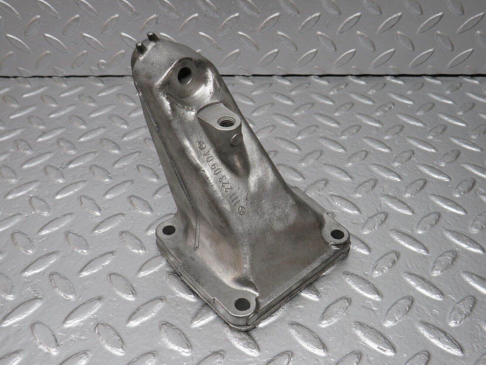 33532 Mercedes-Benz W202 C180 Engine Mount Bracket Left Side 1112230904