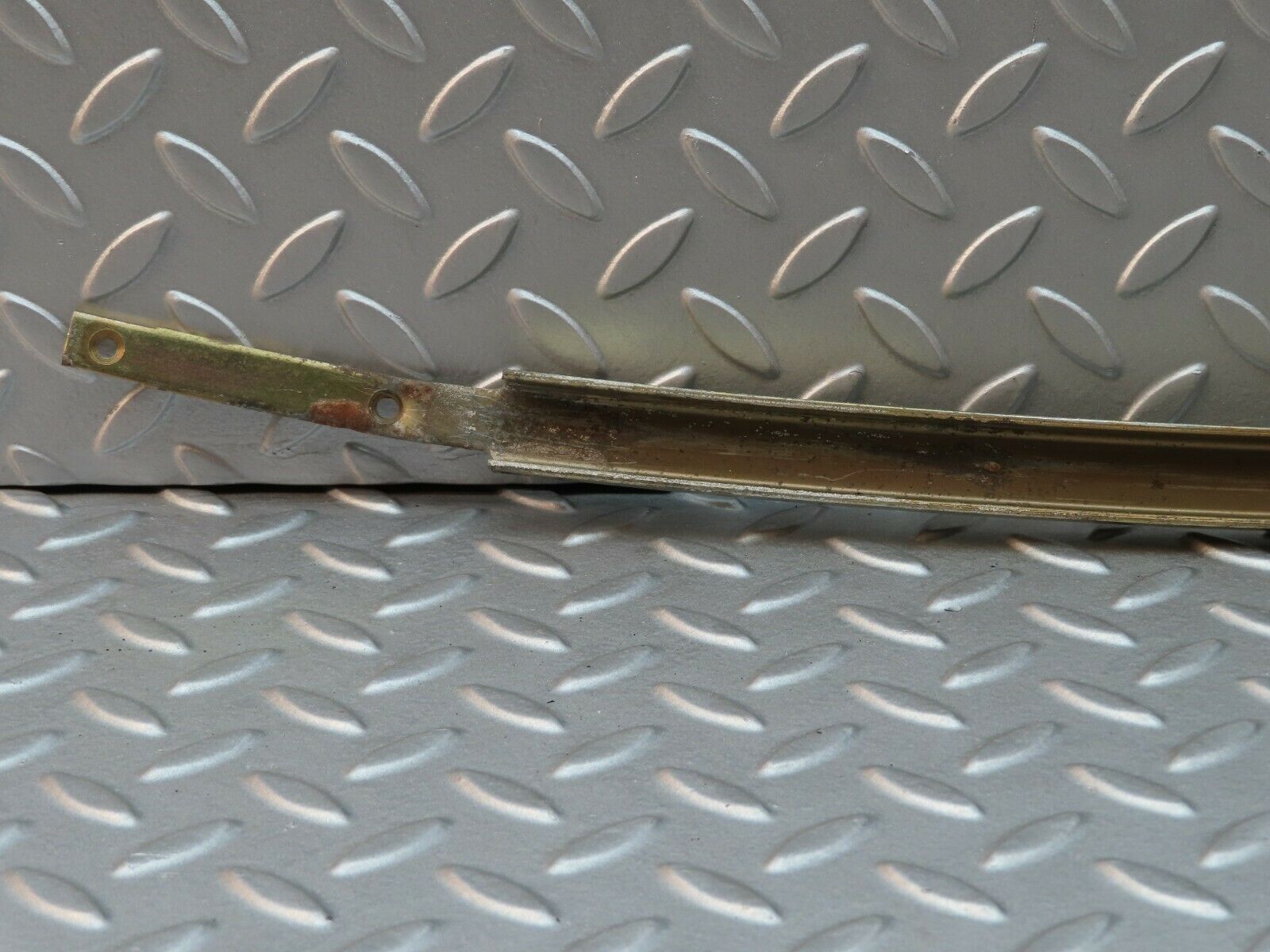5081 Mercedes-Benz R107 350SL Coupe Front Left Window Guide Rail