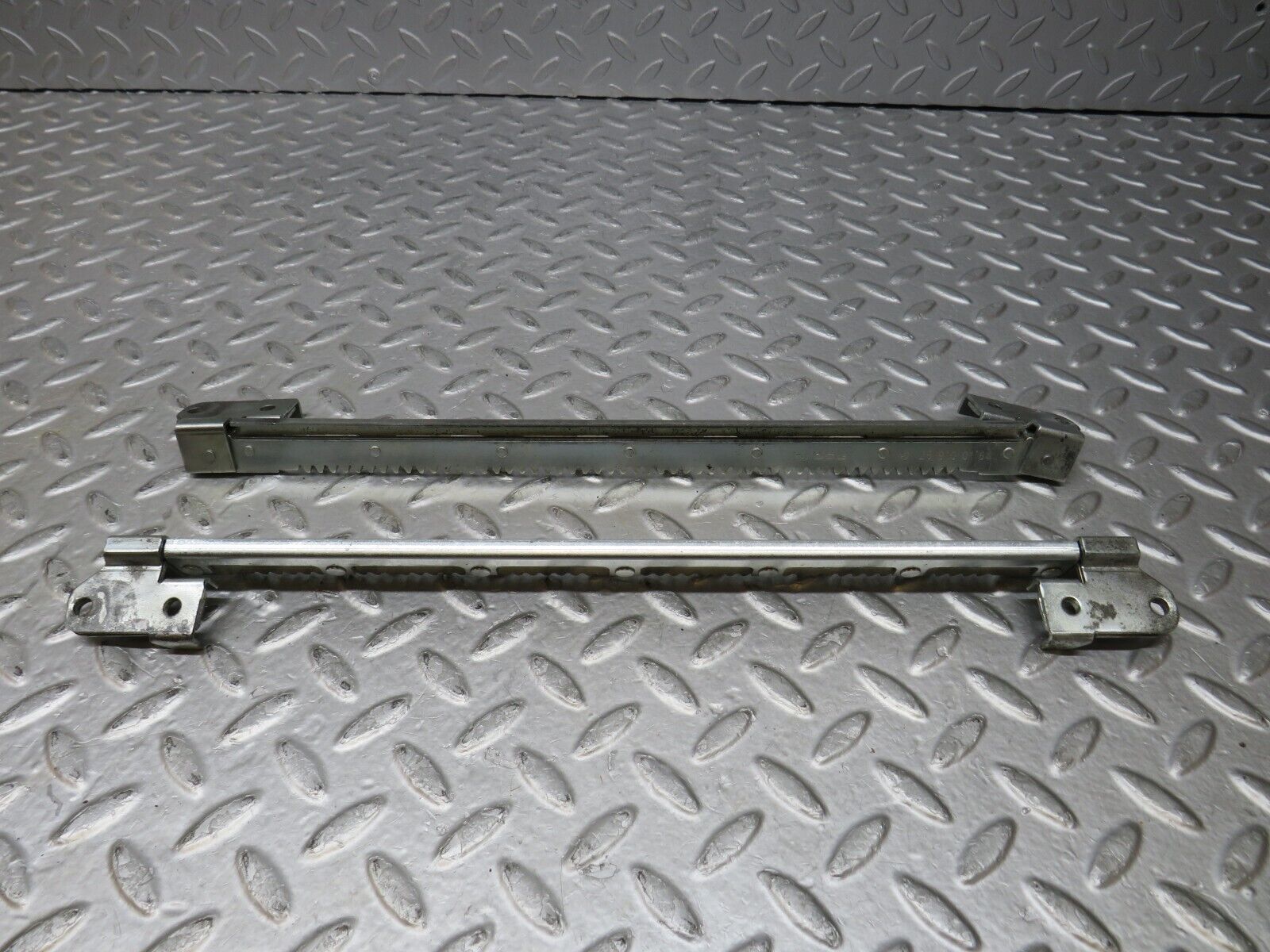 37083 Mercedes-Benz C126 420SEC Coupe Electric Seat Rail Pair 1269100184