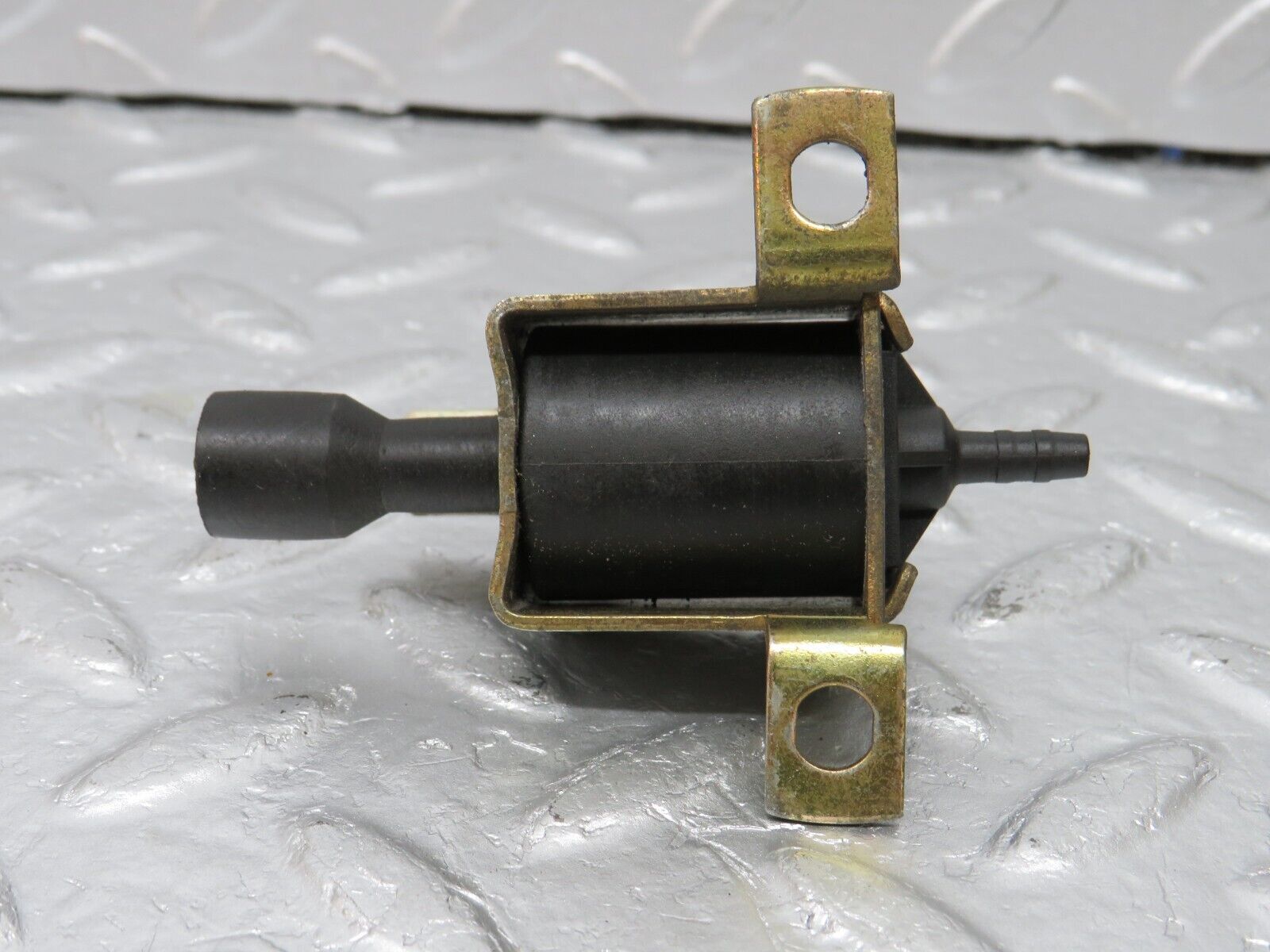 34073 Mercedes-Benz W124 260E Vacuum Control Valve Pierburg 0015407097