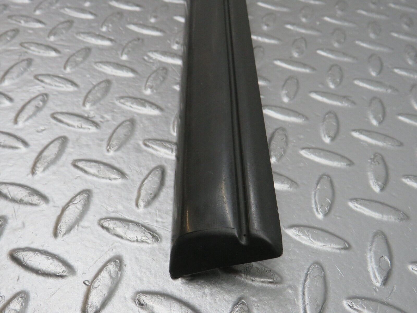 32299 Mercedes-Benz S124 300TE Wagon Front Right Door Lower Moulding Trim